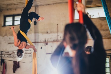 Poznaj Aerial Silks | Radom | Cocoon Pole Dance Academy | - prezent na imieniny_SS