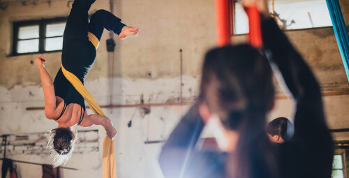 Poznaj Aerial Silks | Radom | Cocoon Pole Dance Academy | - prezent na imieniny_SS