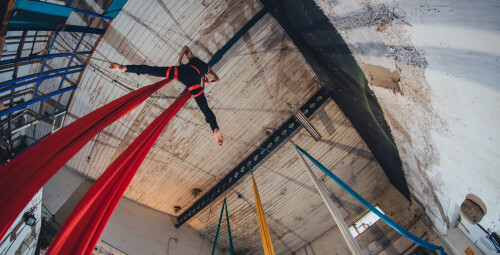 Poznaj Aerial Silks | Radom | Cocoon Pole Dance Academy | - prezent na urodziny_SS