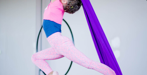 Kurs Aerial Silks dla Dziecka | Radom | Cocoon Pole Dance Academy | - prezent na dzień dziecka_P