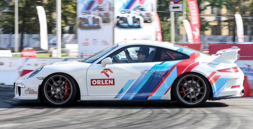 Pojedynek Porsche 911 (991) GT3 “Robert Kubica Signature” vs. Alfa Romeo Giulia Quadrifoglio - Prezent dla znajomego _P