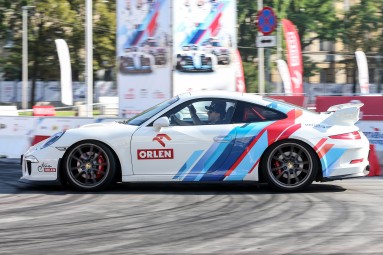 Pojedynek Porsche 911 (991) GT3 “Robert Kubica Signature” vs. Maserati GT MC Stradale - Prezent dla niego _P