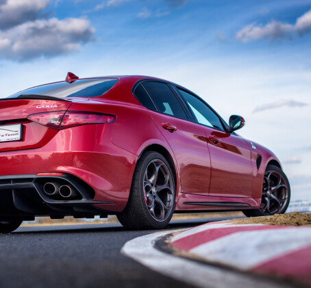 Pojedynek Alfa Romeo Giulia Quadrifoglio vs. Porsche 911 (997) | 2 okrążenia | Wiele Lokalizacji