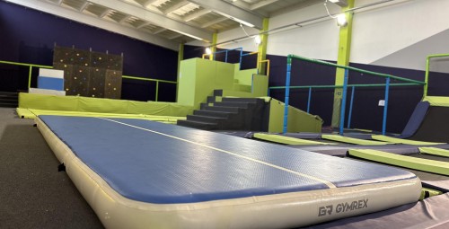 Szalona Zabawa w Parku Trampolin dla Rodziny | Płock-Prezent dla Rodziny_P