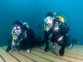 Nurkowanie w Zalanym Kamieniołomie dla Dwojga | Jaworzno | Art of Dive |- prezent dla dziewczyny_P