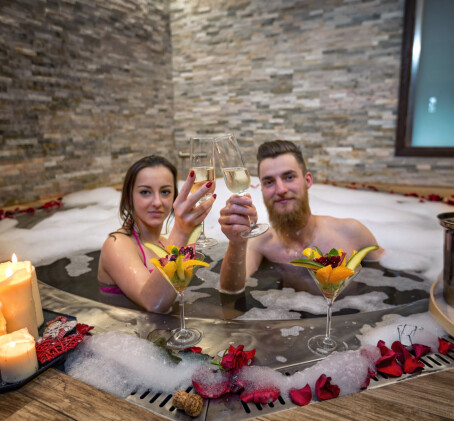 Romantyczna Kąpiel SPA dla Dwojga | Uniejów