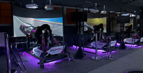 Jazda w Symulatorze Wyścigowym | Bielsko-Biała | Racemand – Centrum Wirtualnego Motorsportu | Prezent na Walentynki_PP
