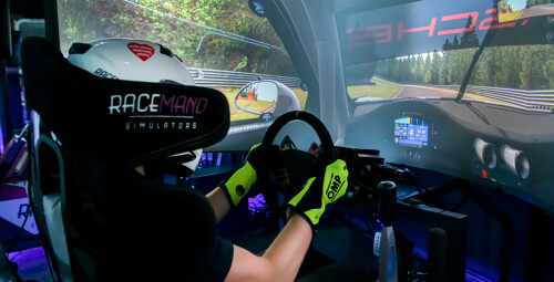 Jazda w Symulatorze Wyścigowym dla Dwojga | Bielsko-Biała | Racemand – Centrum Wirtualnego Motorsportu | Prezent dla Dwojga_PP