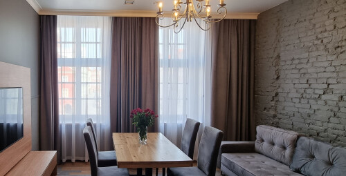 Romantyczny Pobyt (1 noc, 2 osoby) | Apartamenty Ratuszova | Poznań | - Prezent dla Nowożeńców _PP