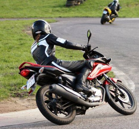 Szkolenie z Doskonalenia Jazdy Własnym Motocyklem | Wiele Lokalizacji