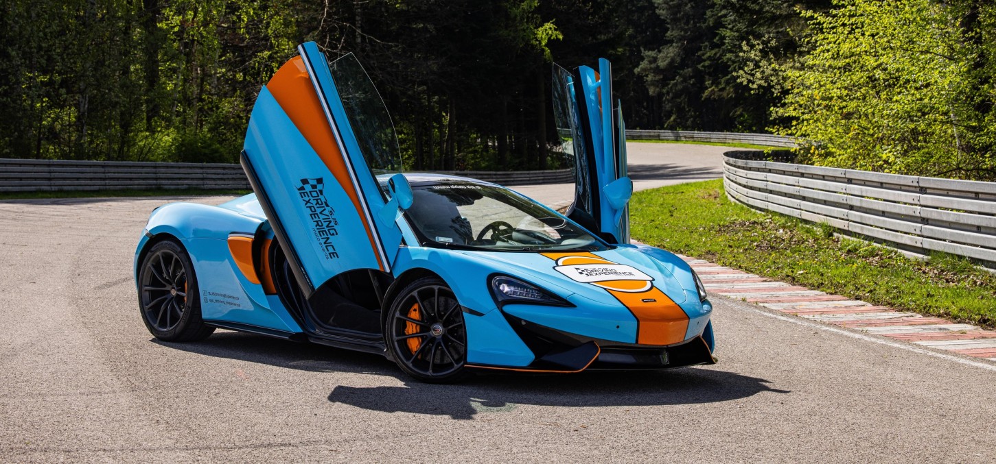 Poprowadź McLaren 570GT (5 okrążeń) | Wiele Lokalizacji