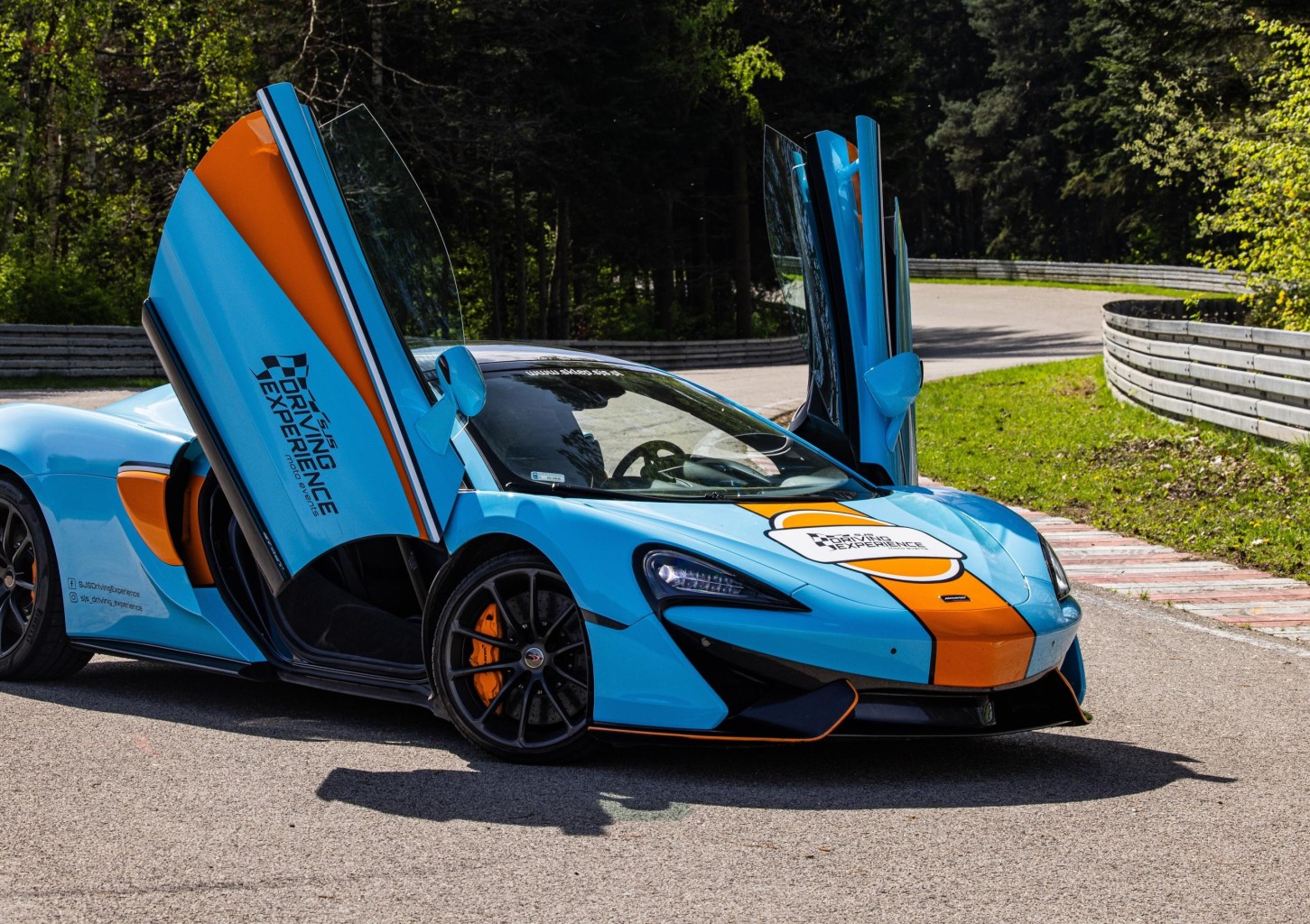 Poprowadź McLaren 570GT (5 okrążeń) | Wiele Lokalizacji