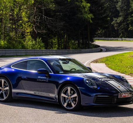 Poprowadź Porsche 911 Carrera 4 (2 okrążenia) | Wiele Lokalizacji
