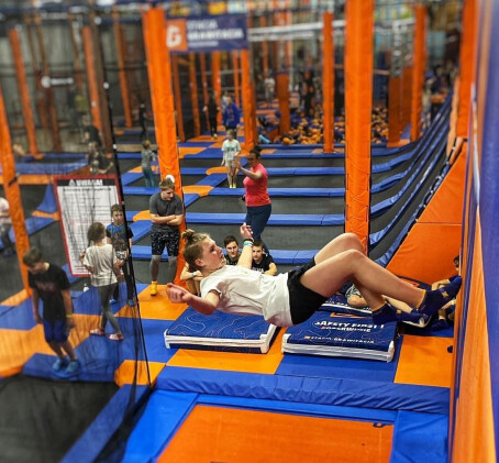 Szalona Zabawa w Parku Trampolin dla Rodziny | Częstochowa