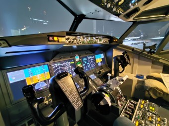 Lot w Symulatorze Boeing 737 Max (30 minut) | Warszawa | Prezent dla Taty_P