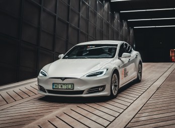 Jazda Teslą Model S z Autopilotem Ulicami Miasta (45 minut) | Wiele Lokalizacji-Prezen tdla Niego_P