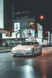 azda Teslą Model S z Autopilotem Ulicami Miasta | Wiele Lokalizacji-Prezent na rocznicę_PP