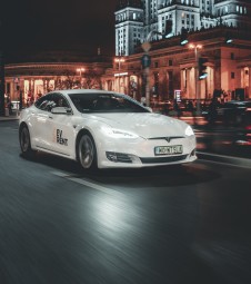 azda Teslą Model S z Autopilotem Ulicami Miasta | Wiele Lokalizacji-Prezent dla Narzeczonego_PP