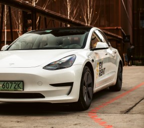 Jazda Teslą Model 3 z Autopilotem Ulicami Miasta (45 minut) | Wiele Lokalizacji-Prezent na Święta_P