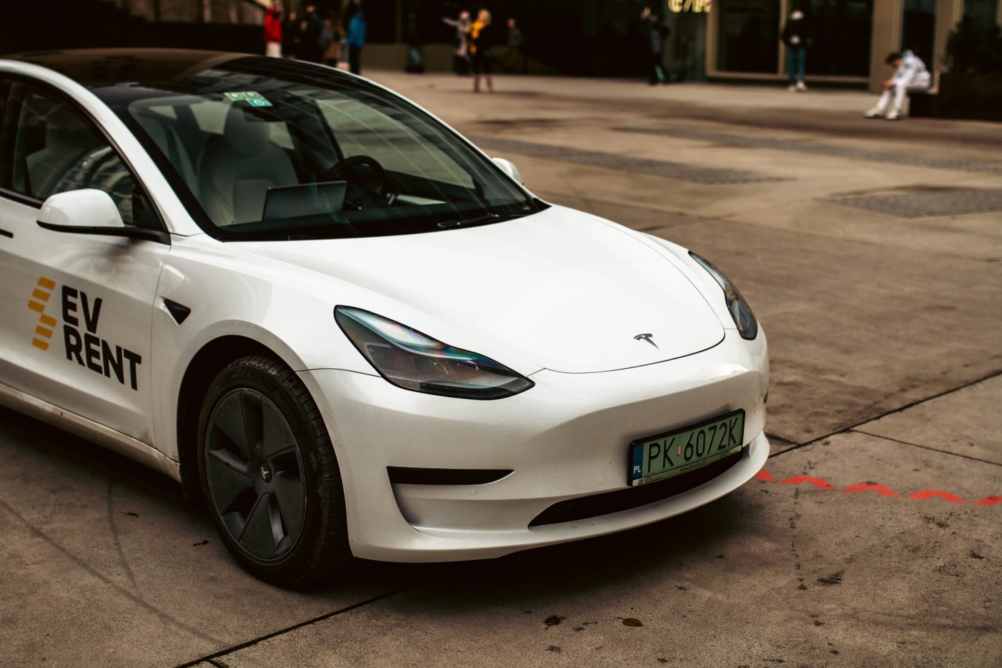 Jazda Teslą Model 3 z Autopilotem Ulicami Miasta (45 minut) | Wiele Lokalizacji