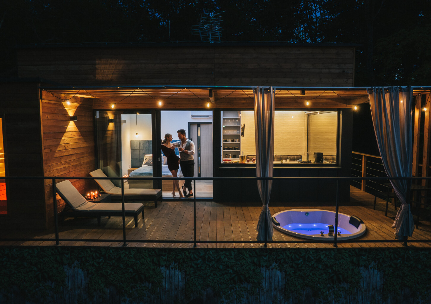 Romantyczny Pobyt (2 Noce, 2 Osoby) | Apartamenty w Niebie | Zdów