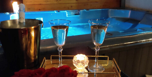 Romantyczny Pobyt (2 Noce, 2 Osoby) | Apartament In Heaven | Prezent dla Małżeństwa_P