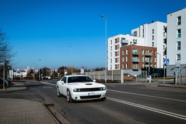 Poprowadź Dodge'a Challengera Ulicami Miasta (20 minut) | Wiele Lokalizacji-Prezent dla Ukochanej_P