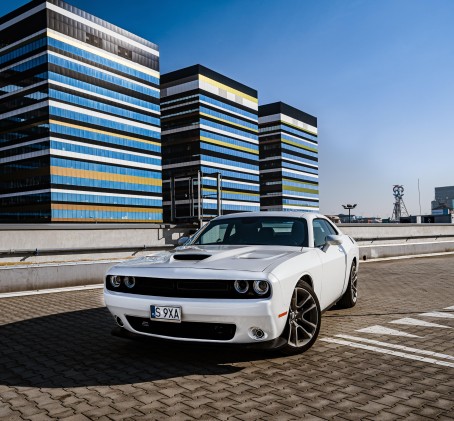 Co-Drive Dodge Challenger Ulicami Miasta (120 minut) | Wiele Lokalizacji