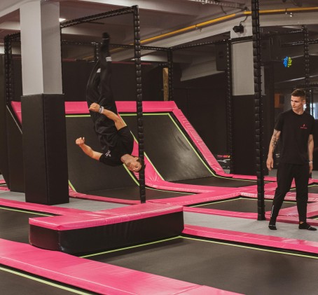 Szalona Zabawa w Parku Trampolin dla Dwojga | Zamość