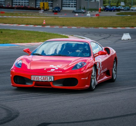 Pojedynek Ferrari F430 vs. Audi R8 V10 | 2 okrążenia | Wiele Lokalizacji
