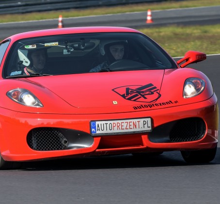 Pojedynek Ferrari F430 vs. Audi R8 V10 | 2 okrążenia | Wiele Lokalizacji