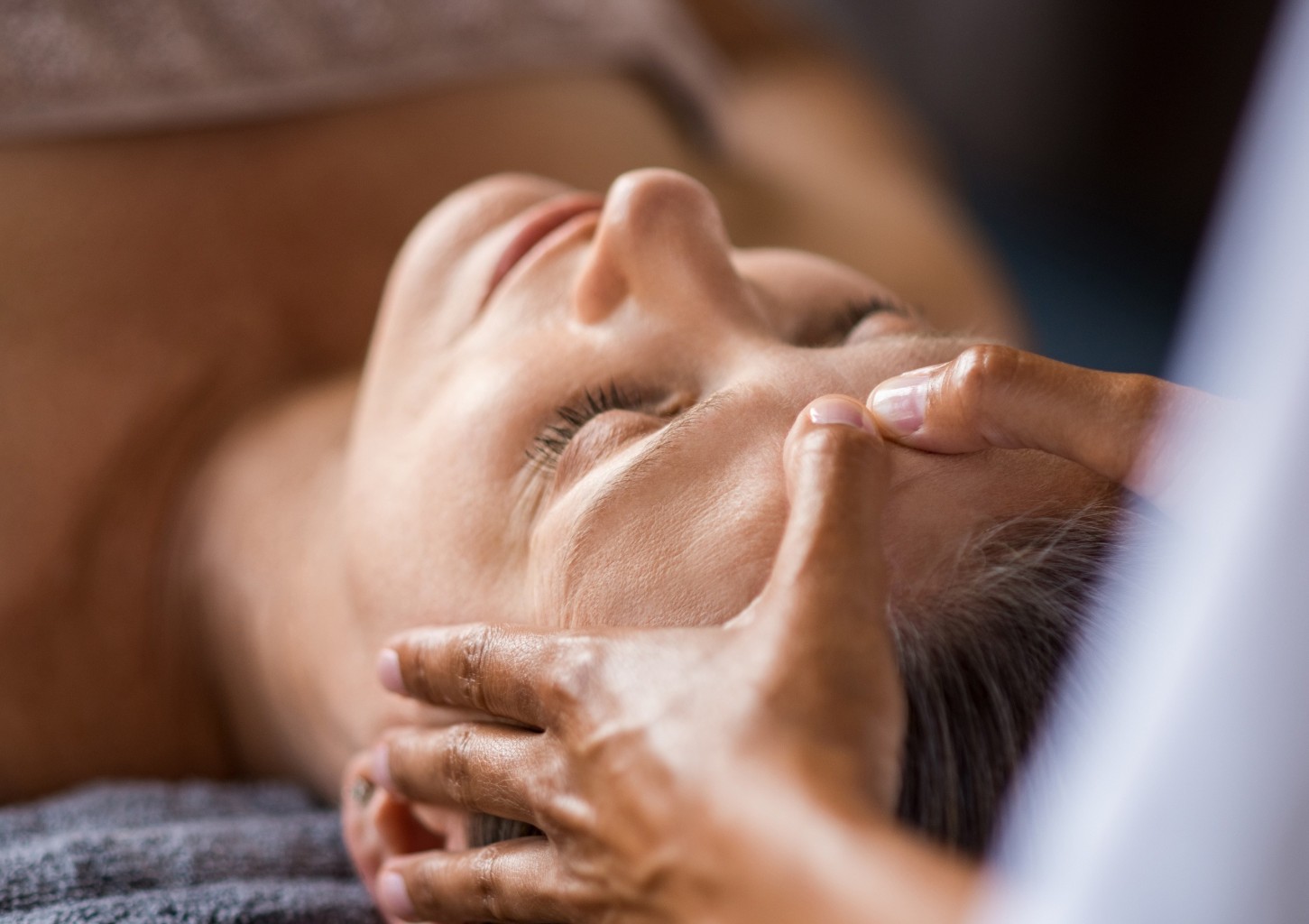 Relaksujący Masaż Twarzy z Maską dla Seniora | Kielce