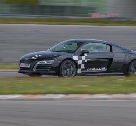 Pojedynek Audi R8 V10 vs. KTM X-Bow | 2 okrążenia | Wiele Lokalizacji