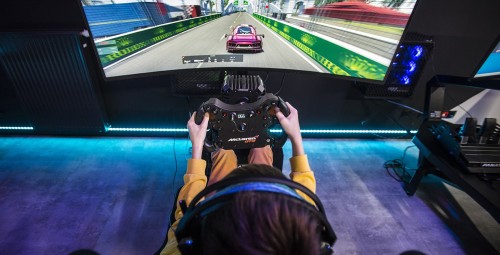 Jazda w Symulatorze Wyścigowym dla Przyjaciół | Rzeszów-Prezent dla Chłopaka_P