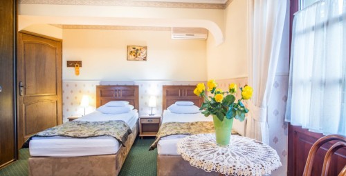 Rekreacyjny Pobyt (1 Noc, 2 Osoby) | Hotel Dwa Księżyce-Prezent na Urodziny_P