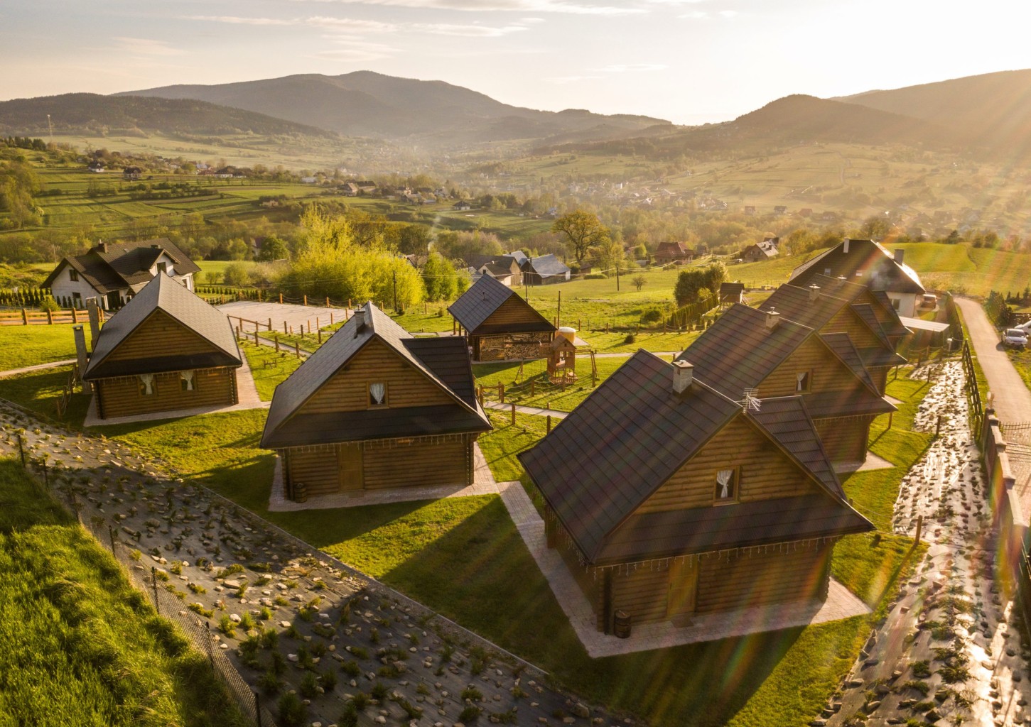 Odprężający Pobyt w Domku (1 Noc, 1-9 Osób) | Ośrodek Domki Zagroda | Słopnice