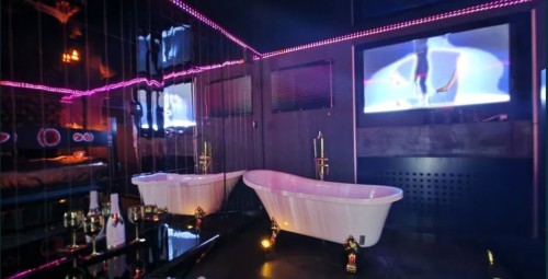 Romantyczny Pobyt (1 Noc, 2 Osoby) | Secret Champagne Room | Gdańsk - Prezent dla Męża _PP