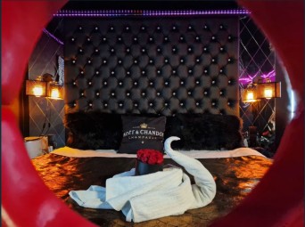 Romantyczny Pobyt (1 Noc, 2 Osoby) | Secret Champagne Room | Gdańsk - Prezent dla Narzeczonego _PP