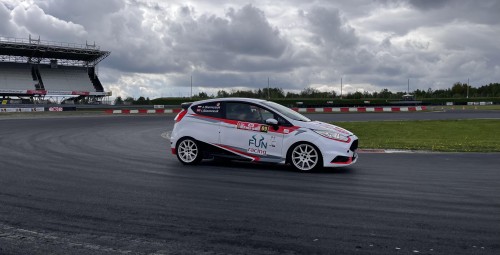 Jazda Fordem Fiestą ST | Wiele Lokalizacji | 4 okrążenia-Prezent dla Mężczyzny_P