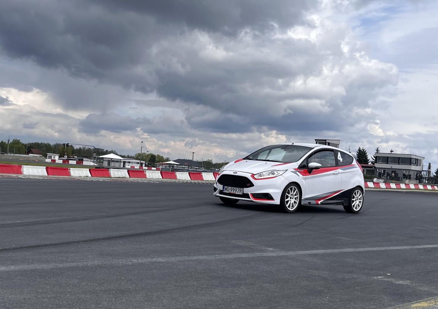 Jazda Fordem Fiestą ST (4 okrążenia) | Wiele Lokalizacji
