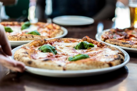 Poznaj Smak Włoskiej Pizzy dla Dwojga | Gniezno