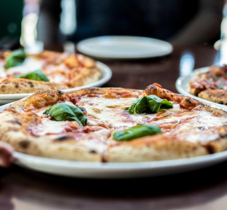 Poznaj Smak Włoskiej Pizzy dla Dwojga | Gniezno