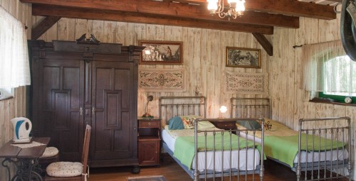 Pobyt w Apartamencie Domu Modrzewiowego (1 Noc, 2 Osoby) | Domy Konesera | Prezent dla Dwojga_P