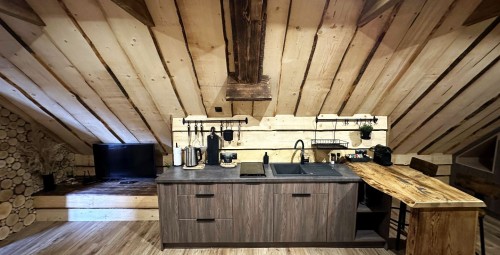 Odprężający Pobyt w Lofcie nad Stodołą (2 Noce, 8 Osób) | Osada Jaworzyny | Zawadka - Prezent dla Przyjaciół _PP