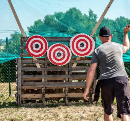 Rzucanie Siekierami do Celu dla Znajomych | Gdańsk