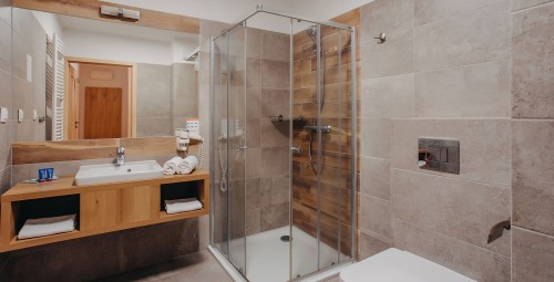 Luksusowy Pobyt (2 Noce, 4 Osoby) | Blue Mountain Resort | Prezent dla Kolegów_P