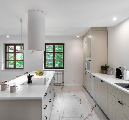 Odprężający Pobyt w Willi na Wyłączność (2 Noce, 14 Osób) | Golden Apartments | Konstancin-Jeziorna