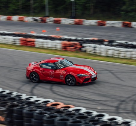 Jazda Toyota GR Supra (1 okrążenie) | Wiele lokalizacji