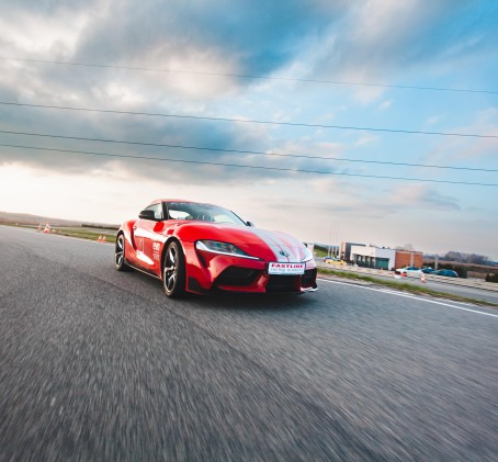 Jazda Toyota GR Supra (1 okrążenie) | Wiele lokalizacji