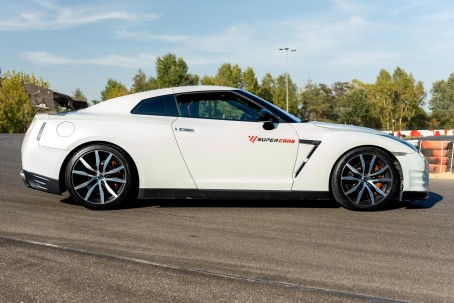 Jazda Nissanem GTR | 1 okrążenie | Wiele Lokalizacji